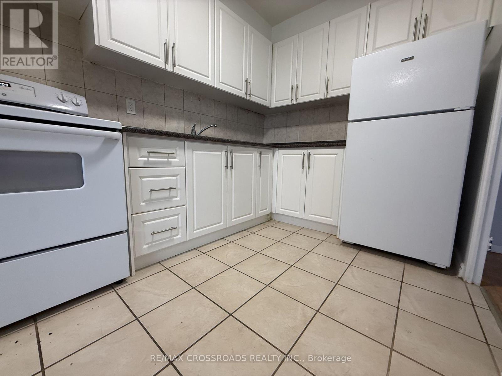 302 - 363 Lakeshore Road E, Mississauga (Lakeview), Ontario  L5G 1H7 - Photo 8 - W14123744
