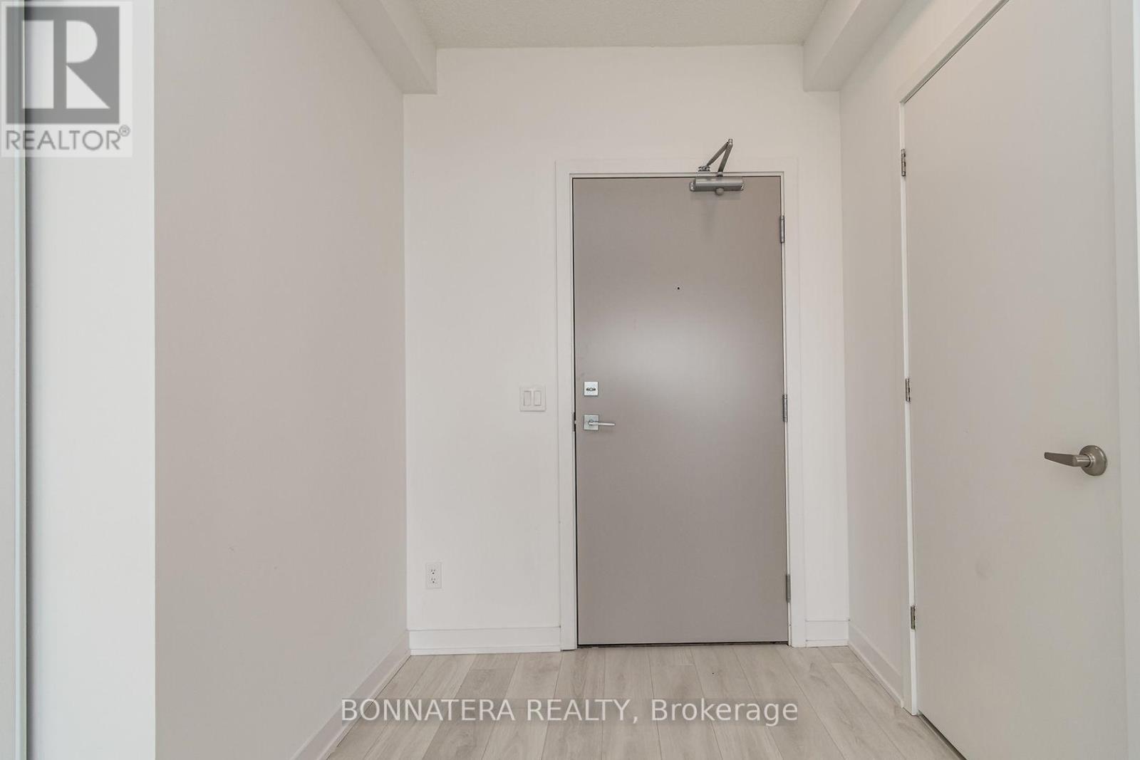 B635 - 1119 Cooke Boulevard, Burlington (Lasalle), Ontario  L6J 6J3 - Photo 6 - W14123824