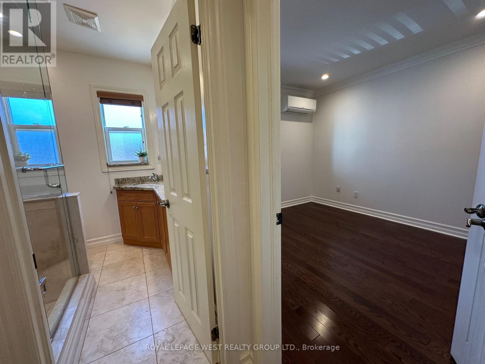 1 - 27 Mossom Road W, Toronto, Ontario  M6S 1L9 - Photo 8 - W14098728