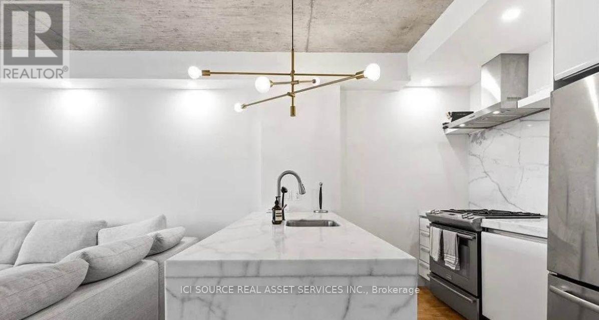 526 - 75 PORTLAND STREET, Toronto, Ontario