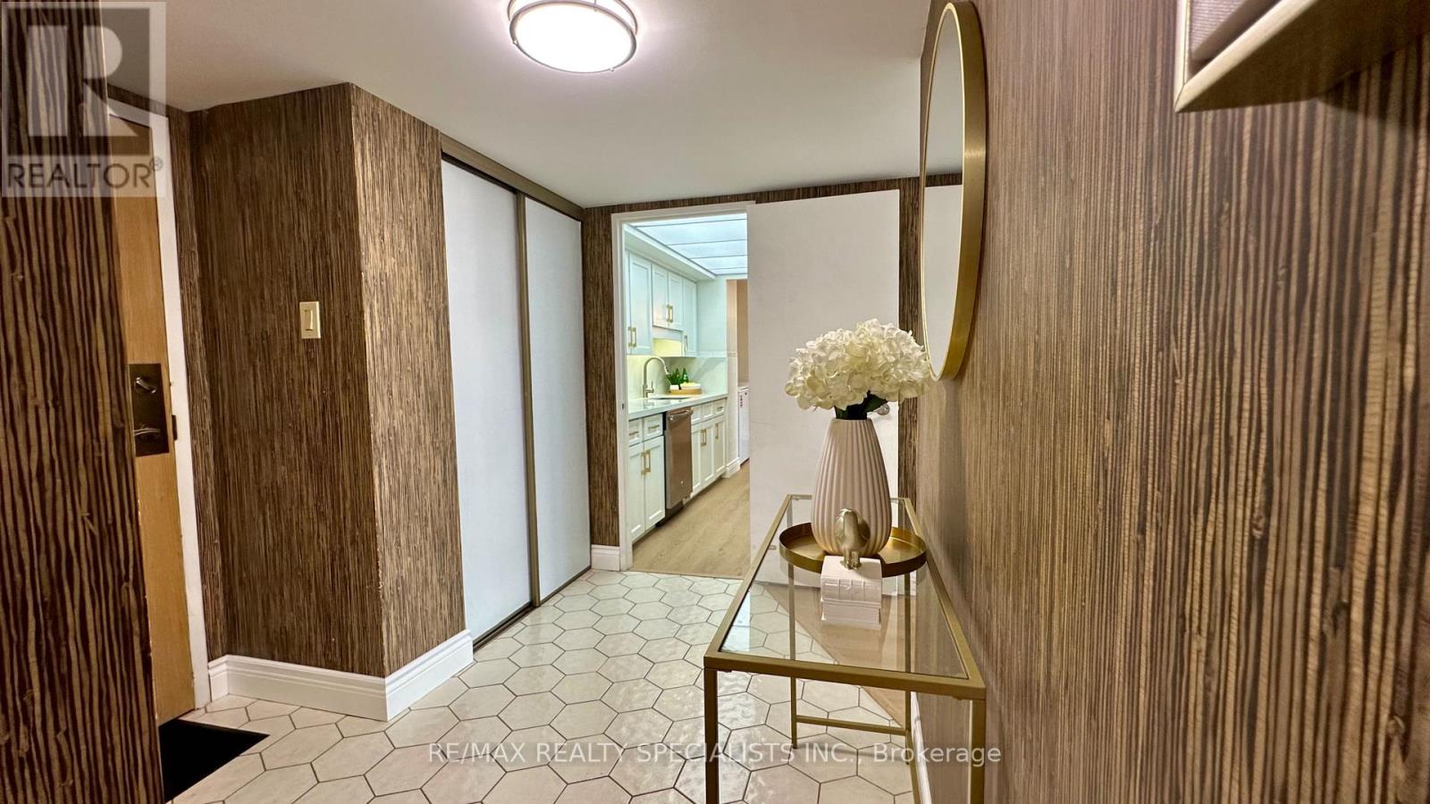 509 - 1300 Bloor Street, Mississauga, Ontario  L4Y 3Z2 - Photo 4 - W14111268