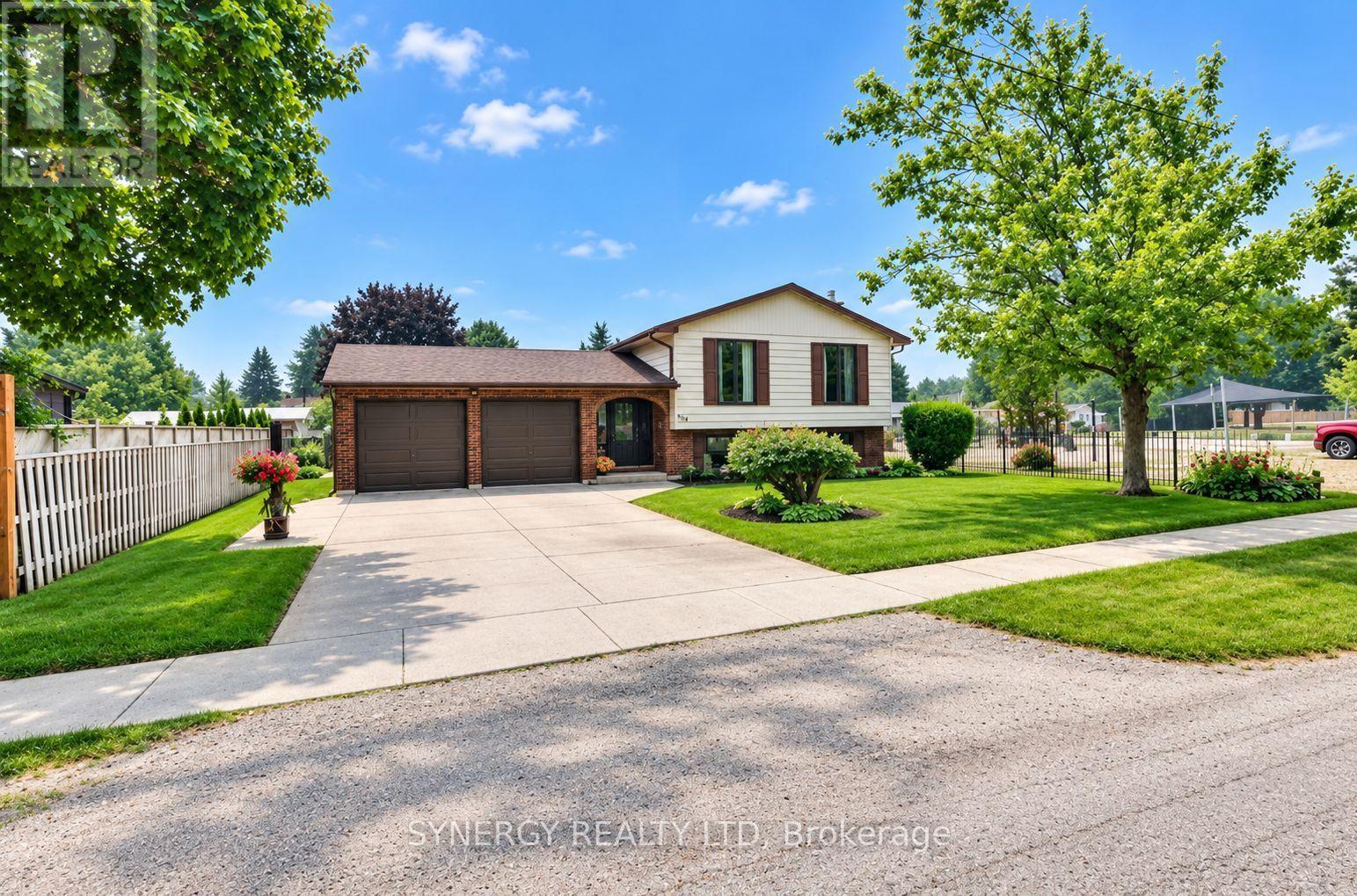 456 Saulsbury Street, Strathroy-Caradoc, Ontario  N7G 2B6 - Photo 2 - X13852012