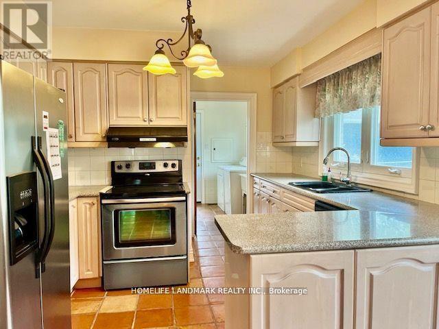 26 Manorcrest Drive, Toronto (Newtonbrook East), Ontario  M2N 5K1 - Photo 2 - C14124218