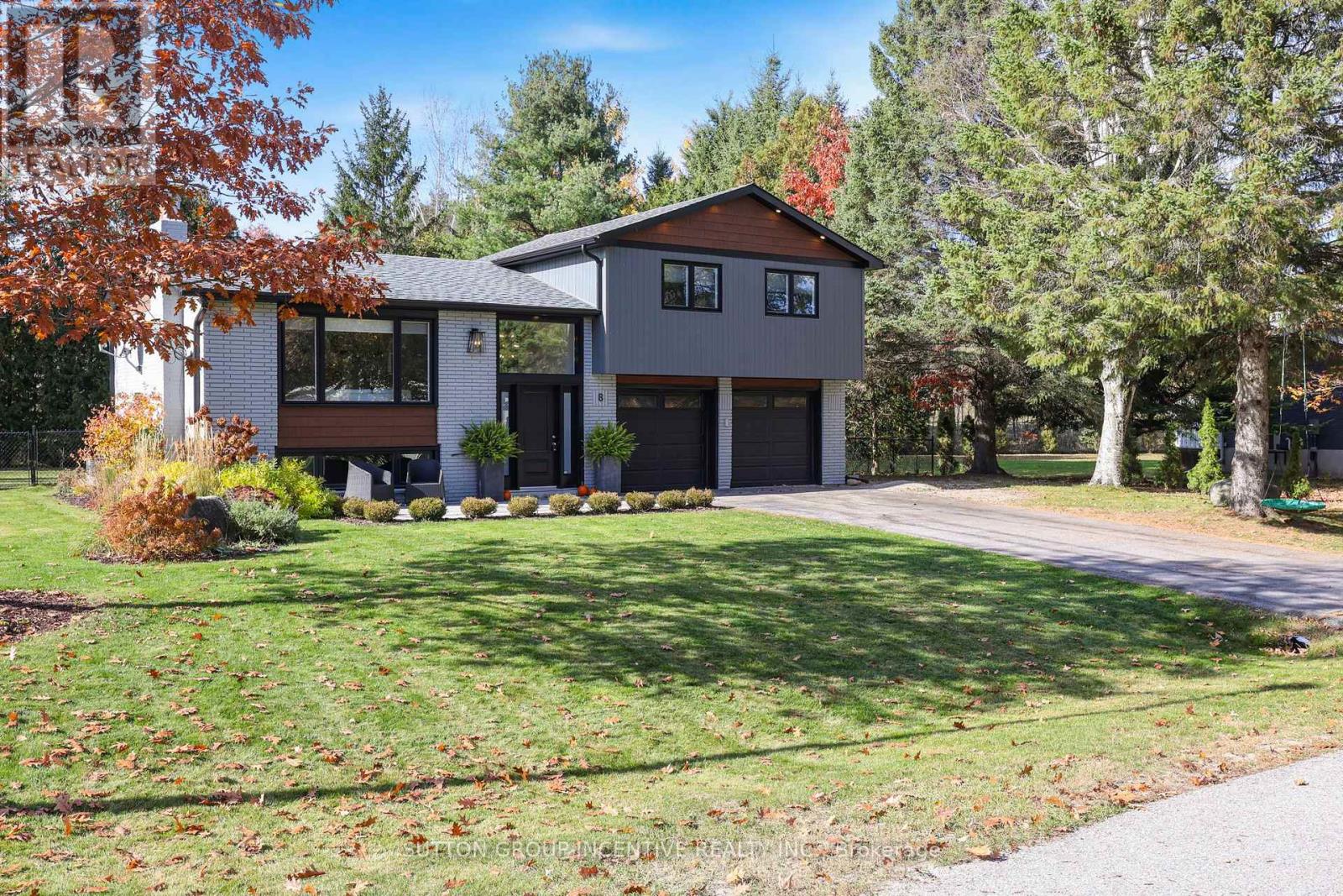 8 Patricia Court, Springwater, Ontario  L0L 1V0 - Photo 3 - S14124266