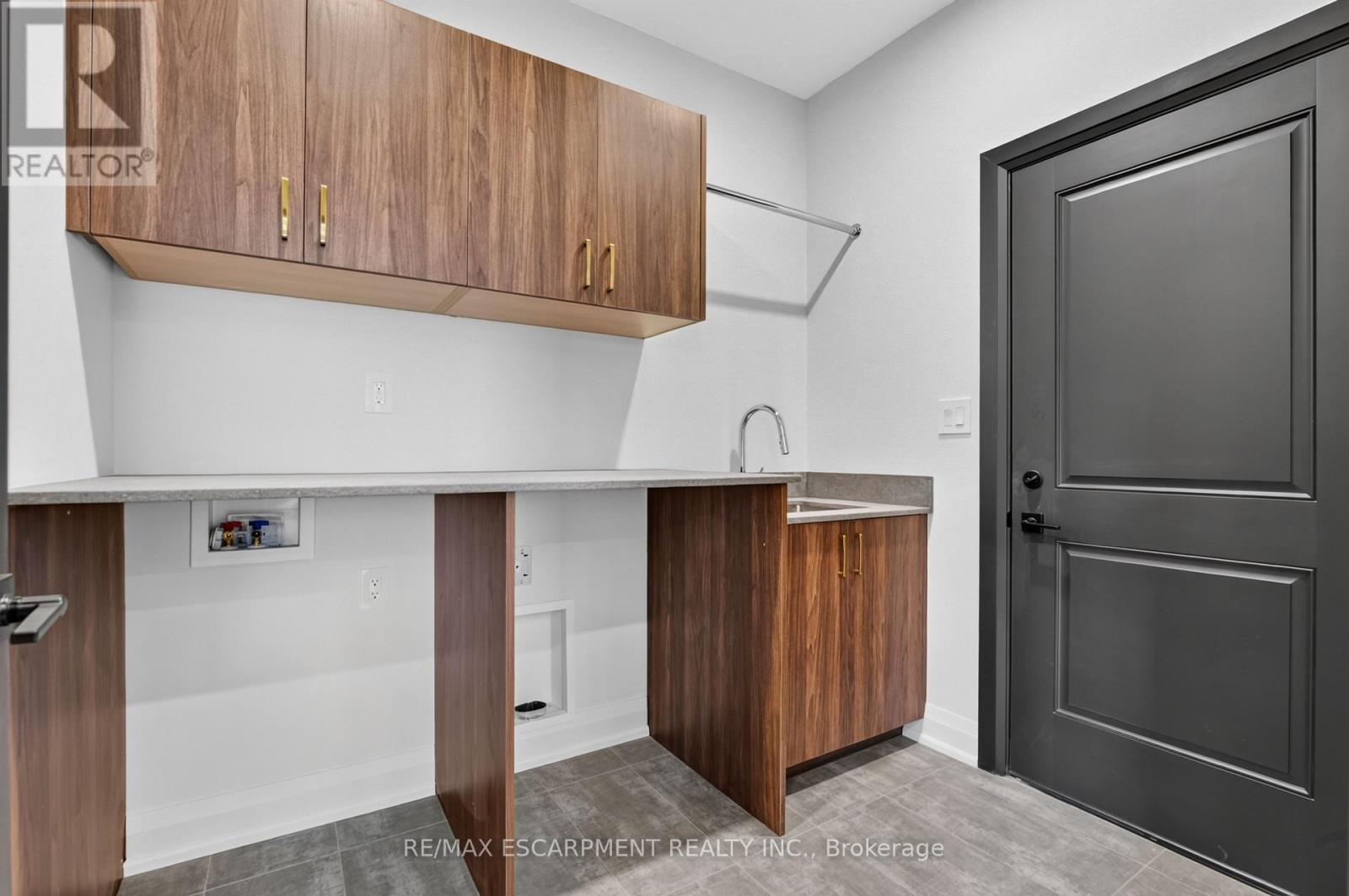 11 Oakley Drive, Niagara-On-The-Lake (Virgil), Ontario  L0S 1J0 - Photo 13 - X14124172