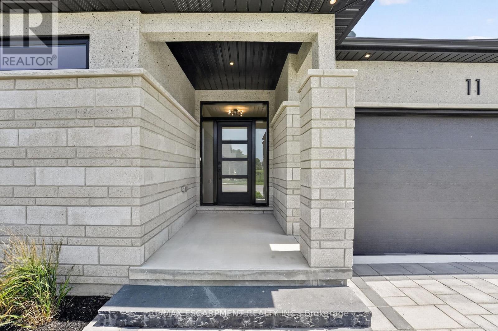 11 Oakley Drive, Niagara-On-The-Lake (Virgil), Ontario  L0S 1J0 - Photo 5 - X14124172
