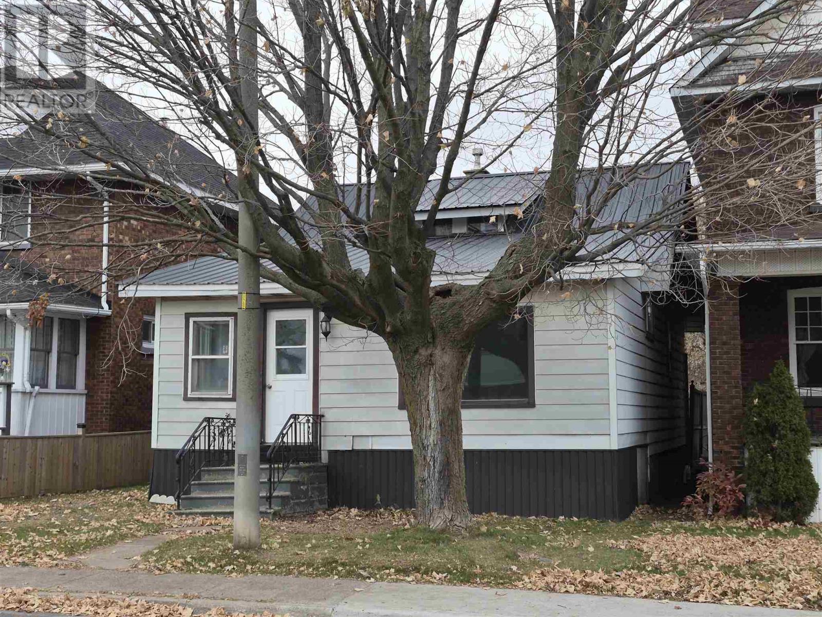 226 Albert St W, Sault Ste. Marie, Ontario  P6A 1B6 - Photo 2 - SM263003