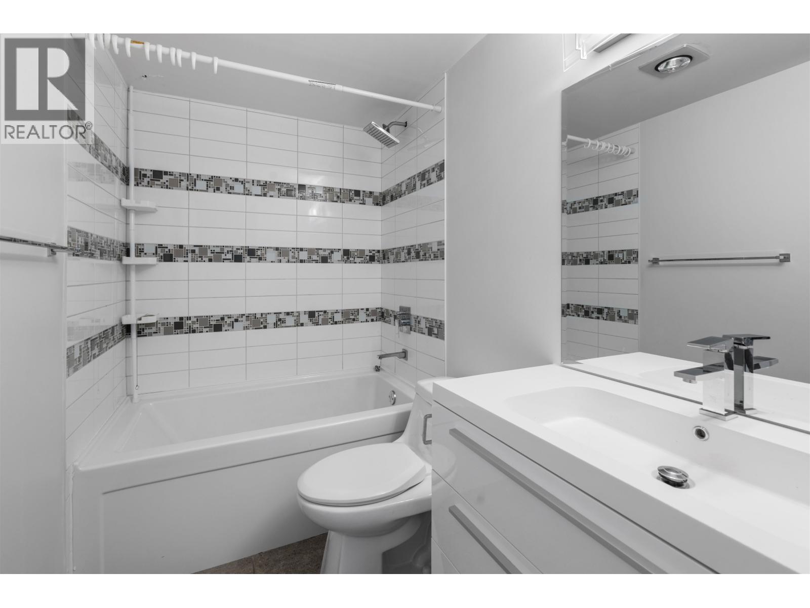 301 720 Eighth Avenue, New Westminster, British Columbia  V3M 2R3 - Photo 21 - R3179186