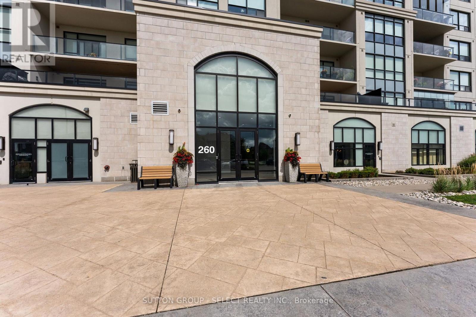 209 - 260 Villagewalk Boulevard, London North, Ontario  N6G 0W6 - Photo 2 - X13717552