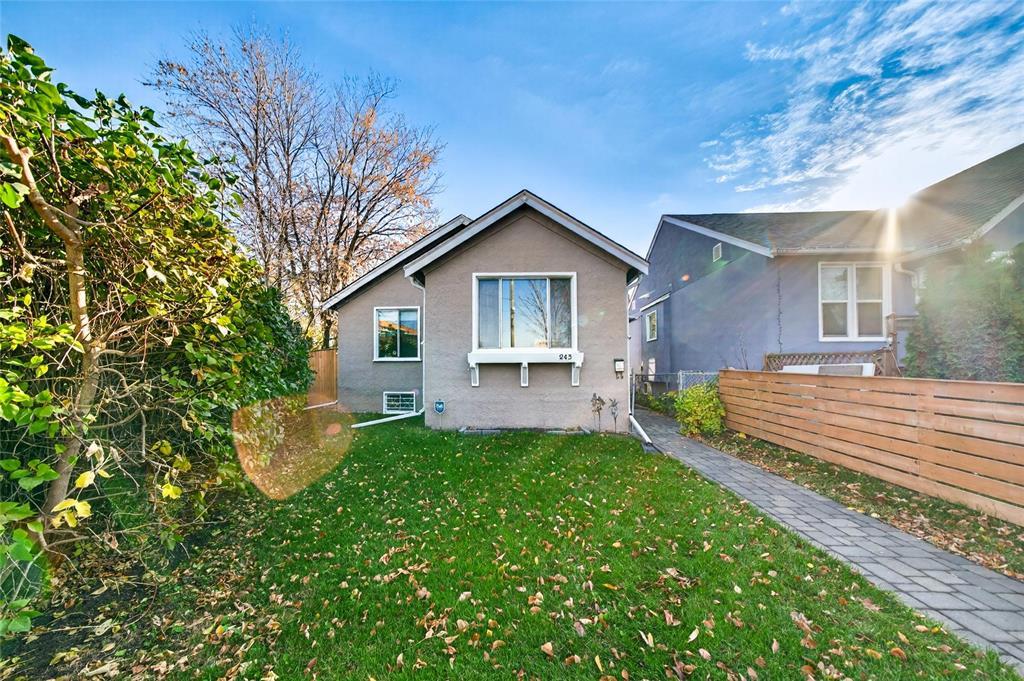 243 Lenore Street, Winnipeg, Manitoba  R3G 2C7 - Photo 0 - 202626527