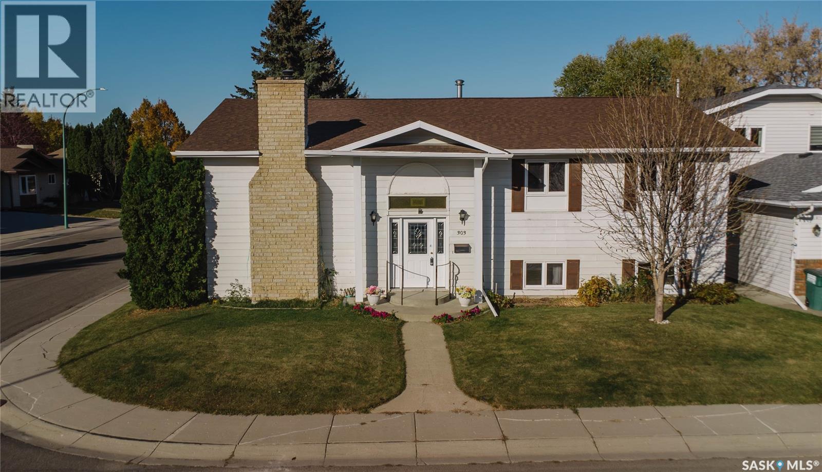 303 Staigh Crescent, Saskatoon, Saskatchewan  S7N 3T5 - Photo 4 - SK052013