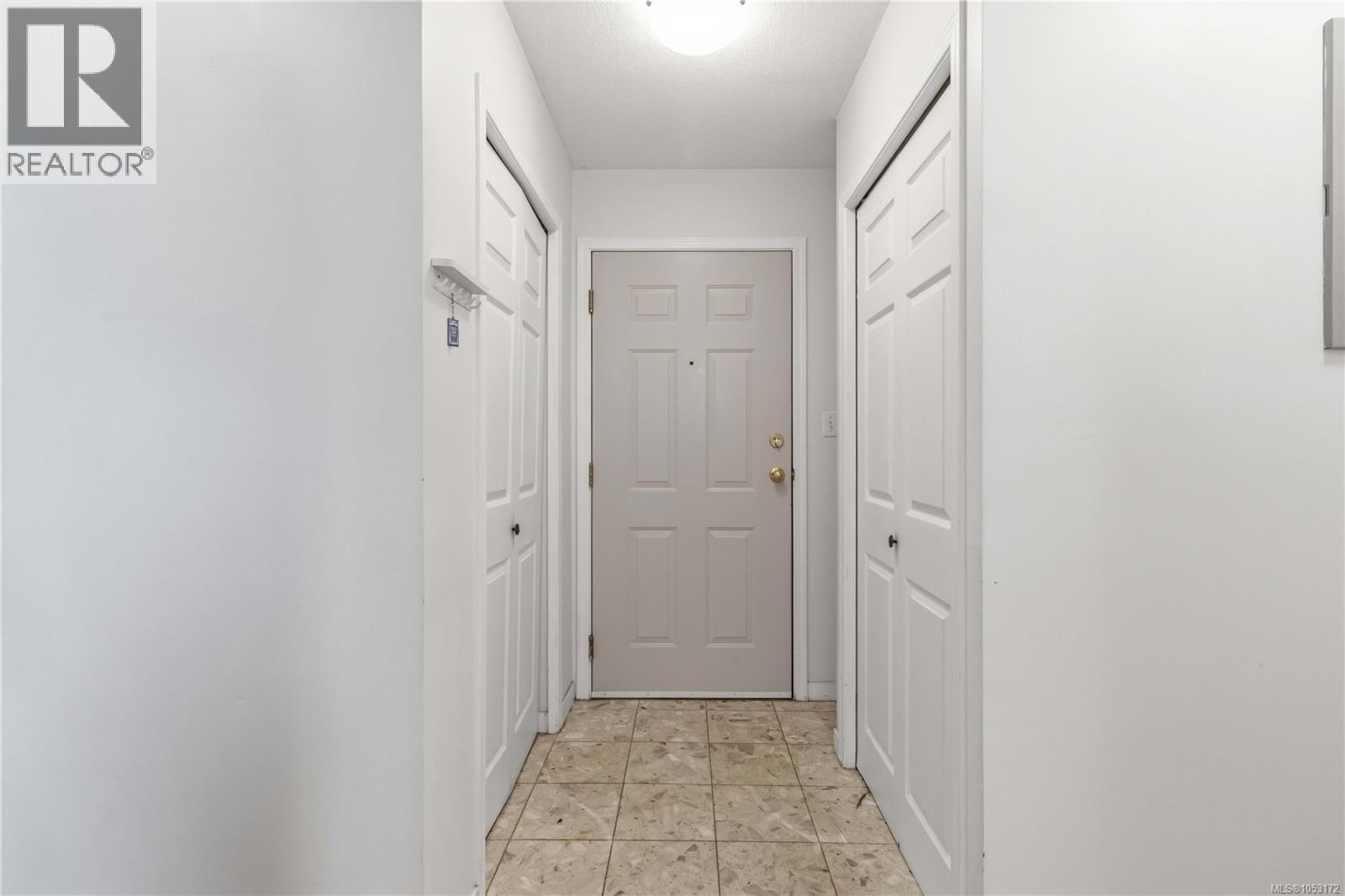 203 1710 Fort St