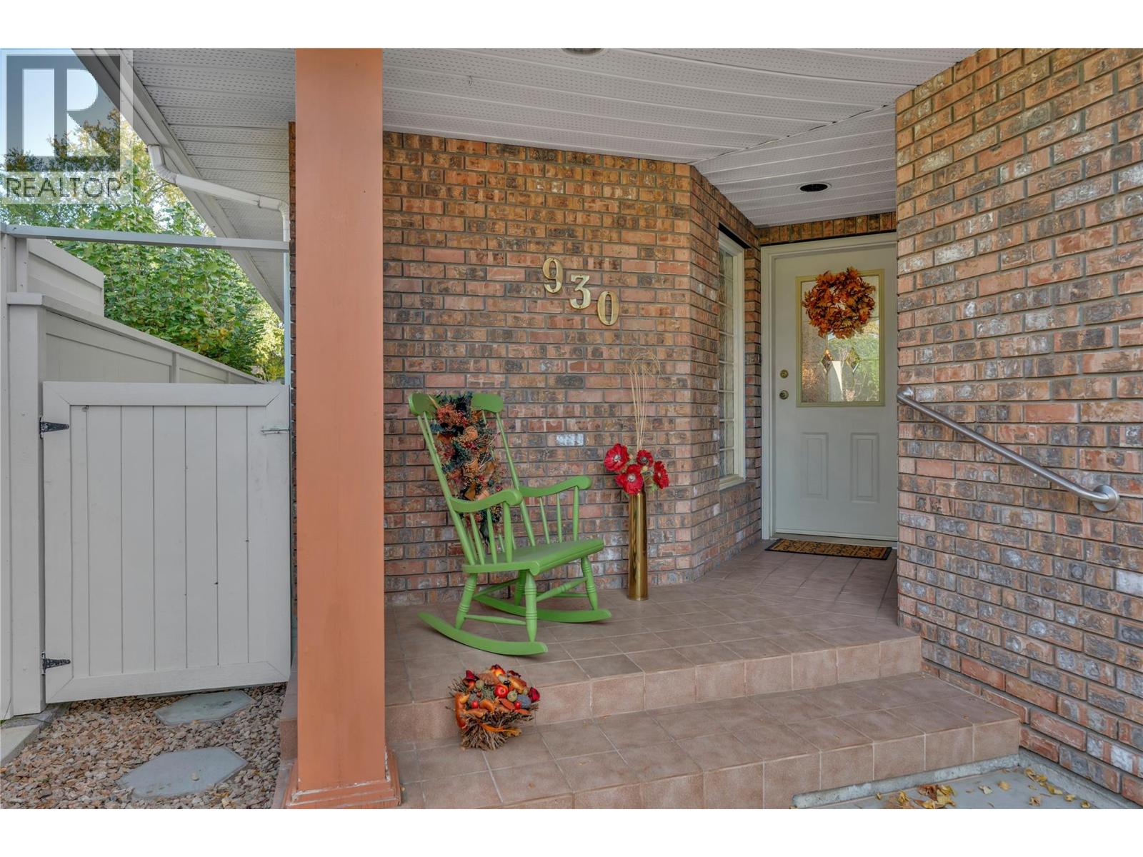 930 Moosejaw Street, Penticton, British Columbia  V2A 5T6 - Photo 2 - 10404714