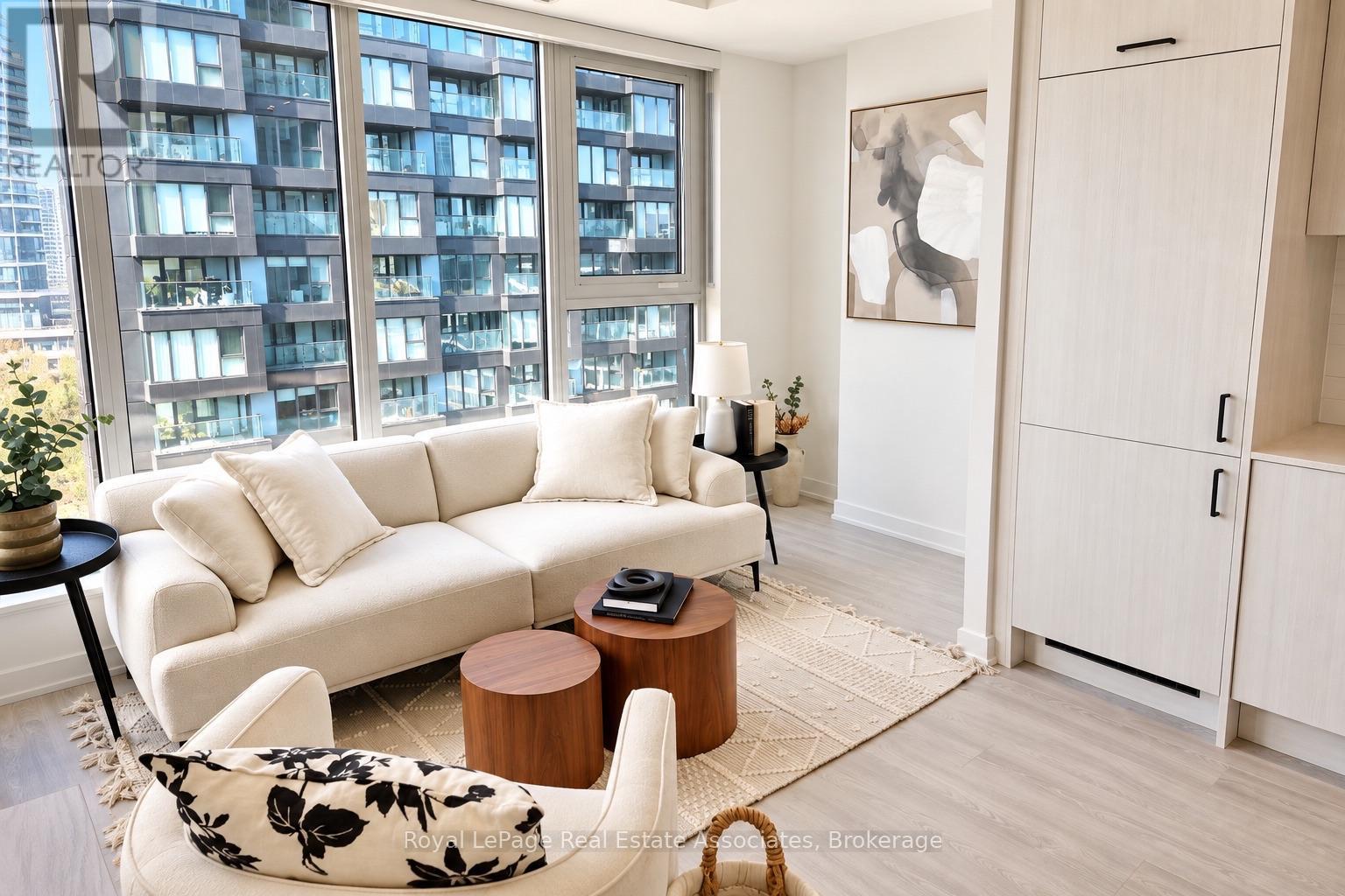 1004 - 1 Quarrington Lane, Toronto, Ontario  M3C 0S4 - Photo 5 - C14124716