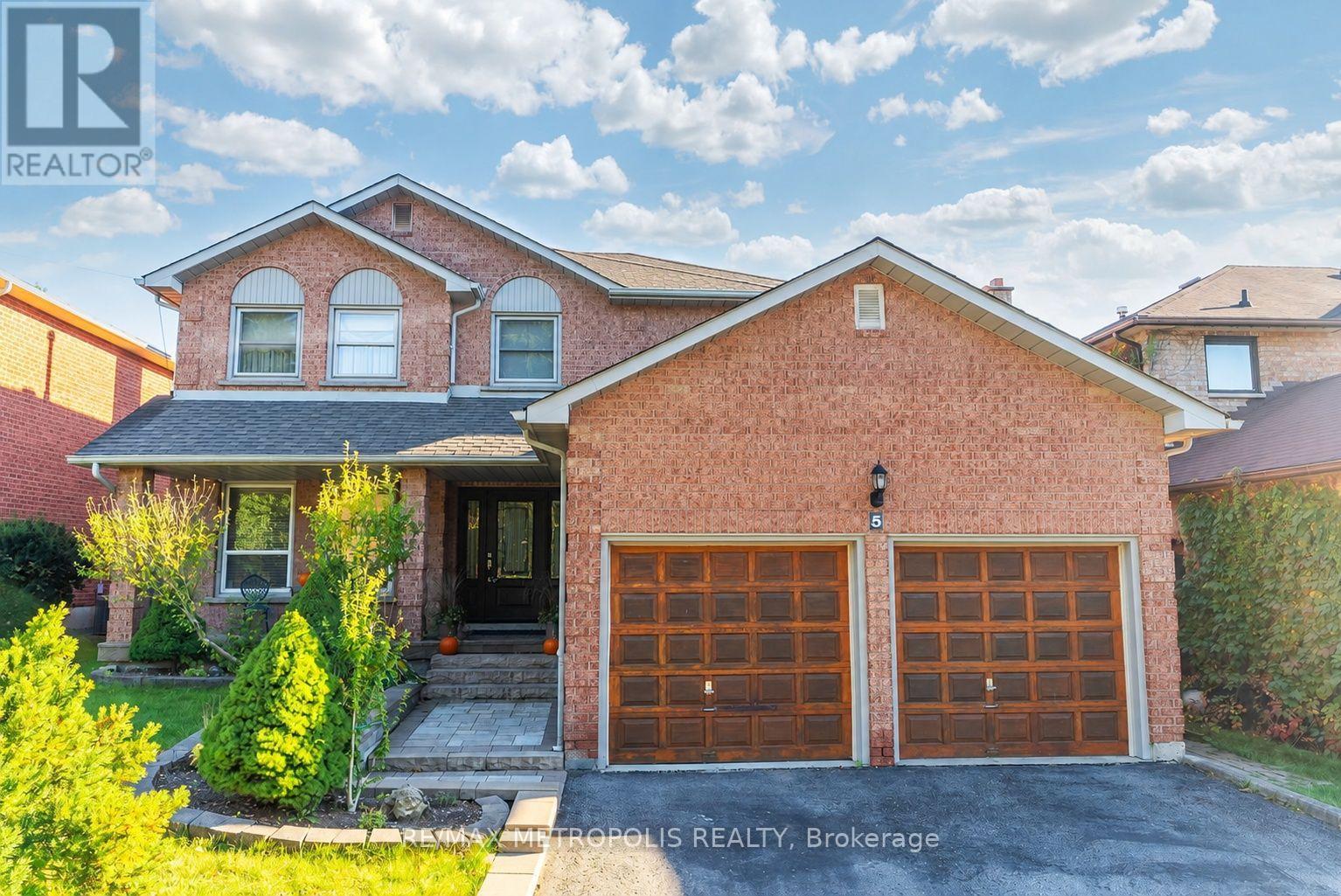BSMT - 5 GLENAYR GATE, Whitby, Ontario