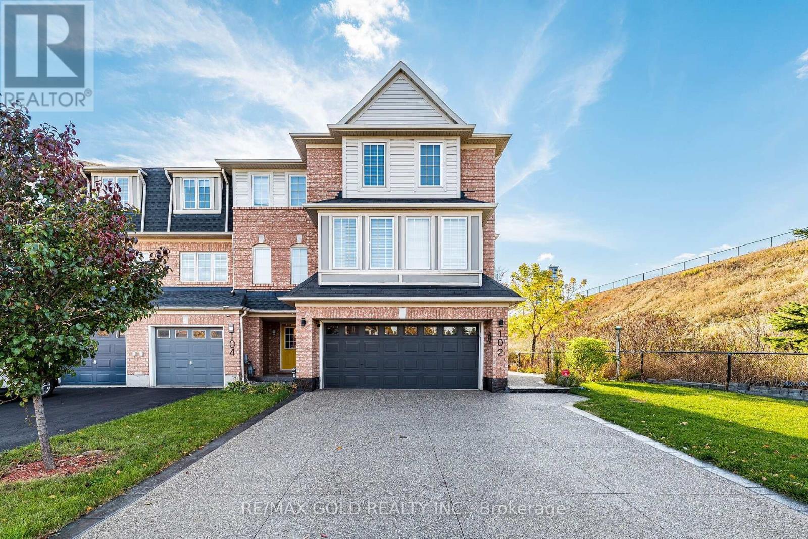 102 DECKER HOLLOW CIRCLE, Brampton, Ontario