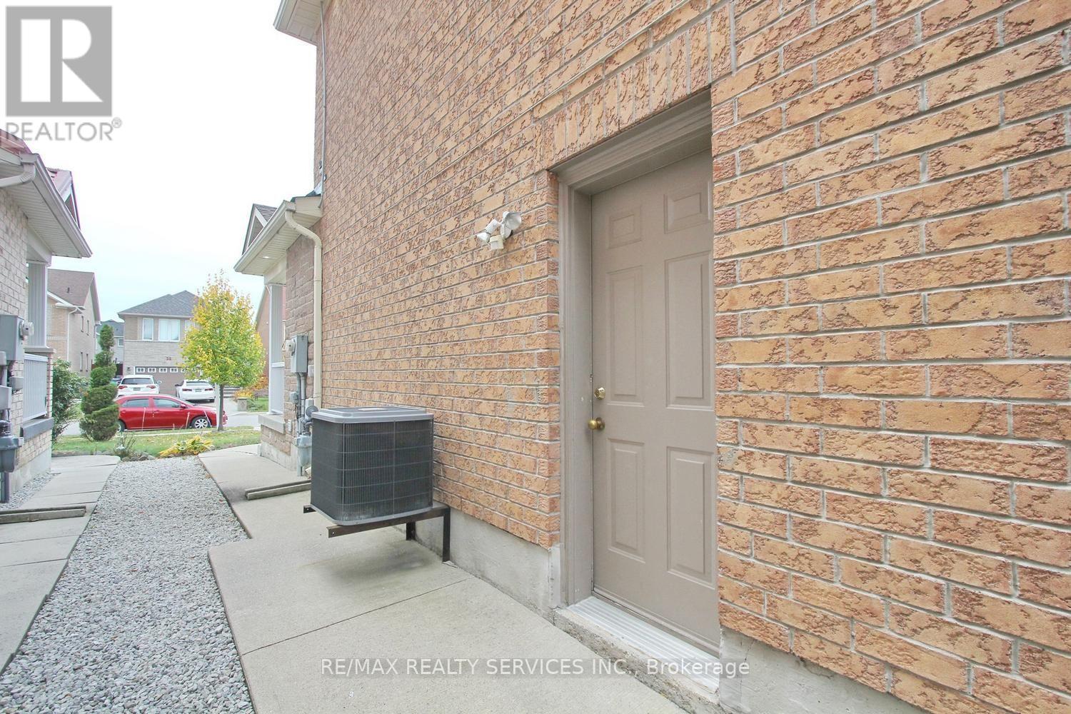 52 Lennon Trail, Brampton, Ontario  L6Y 5P7 - Photo 4 - W14124706