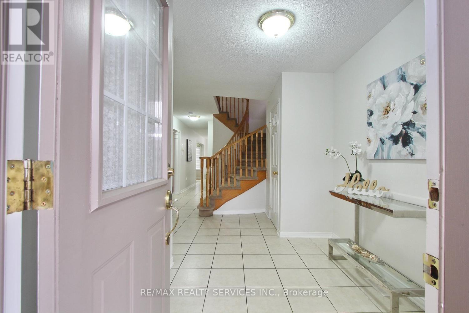 52 Lennon Trail, Brampton, Ontario  L6Y 5P7 - Photo 6 - W14124706