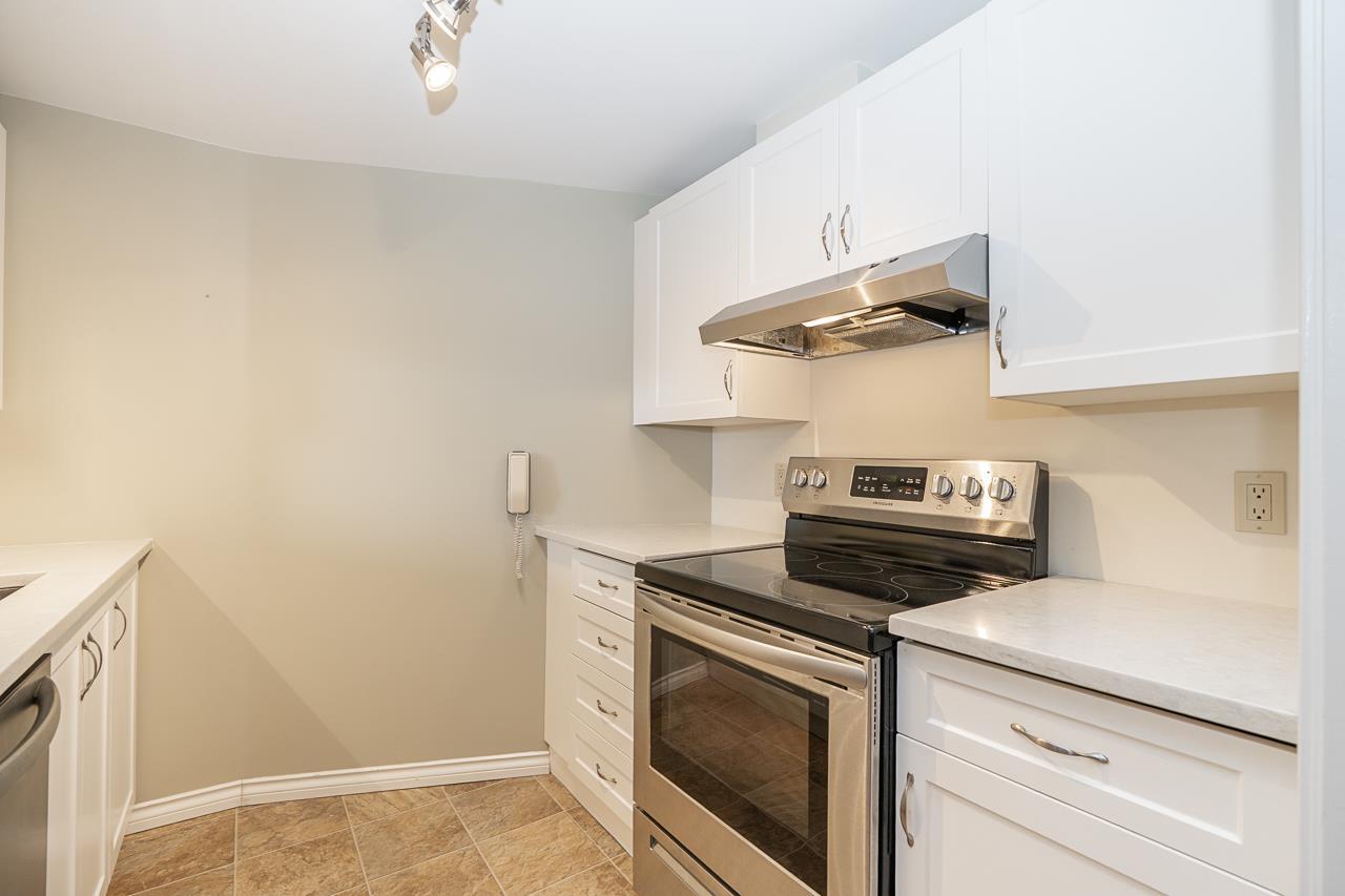 502 15111 Russell Avenue, White Rock, British Columbia  V4B 2P4 - Photo 12 - R3175749