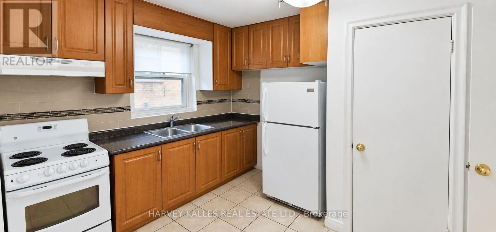 6 - 2905 St Clair Avenue E, Toronto, Ontario  M4B 1N5 - Photo 2 - E14124818