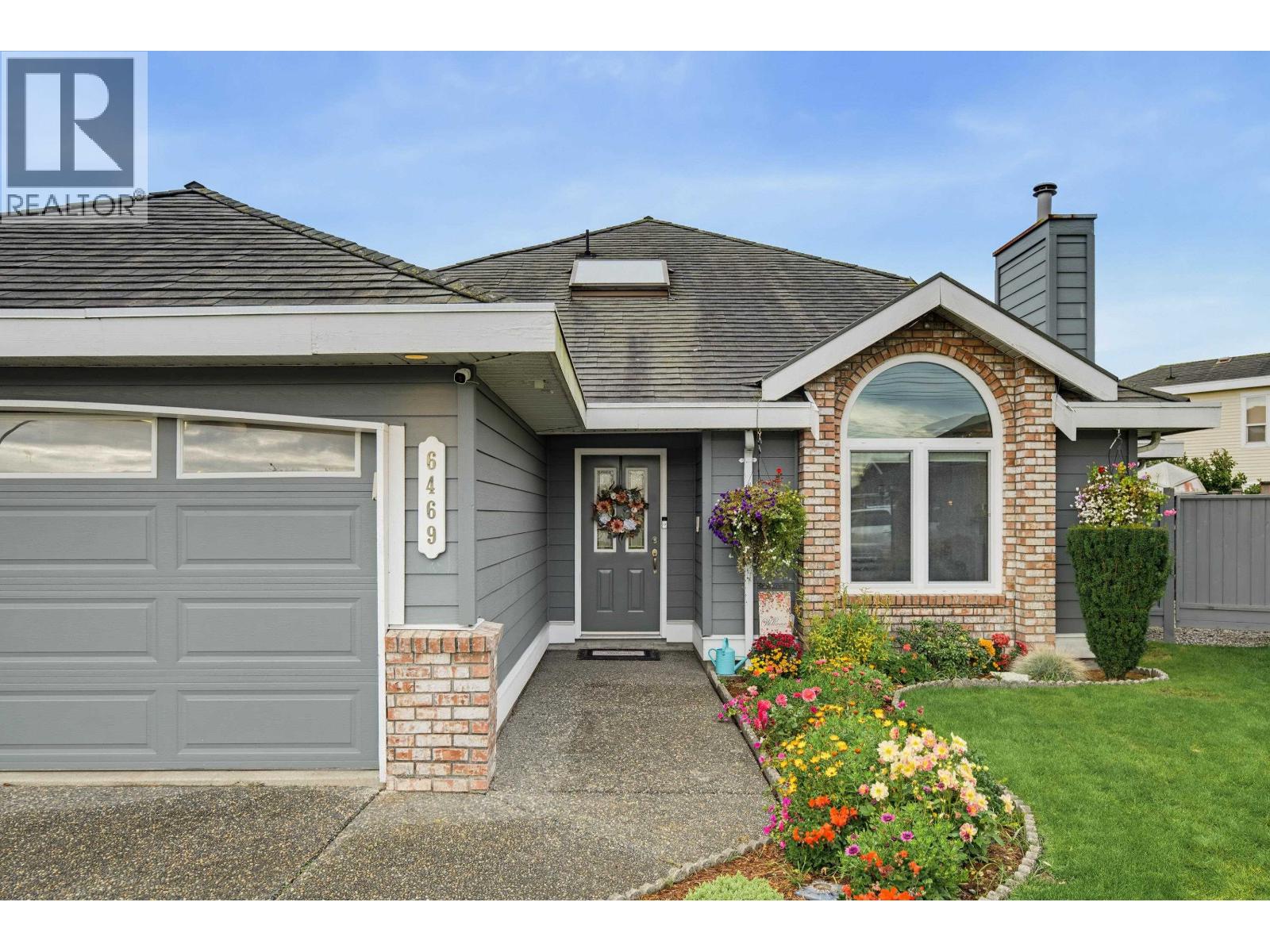 6469 Meadow Place, Ladner, British Columbia  V4K 4X4 - Photo 2 - R3178883