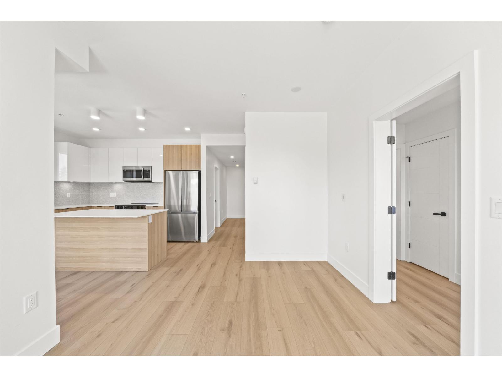 401 20769 FRASER HIGHWAY