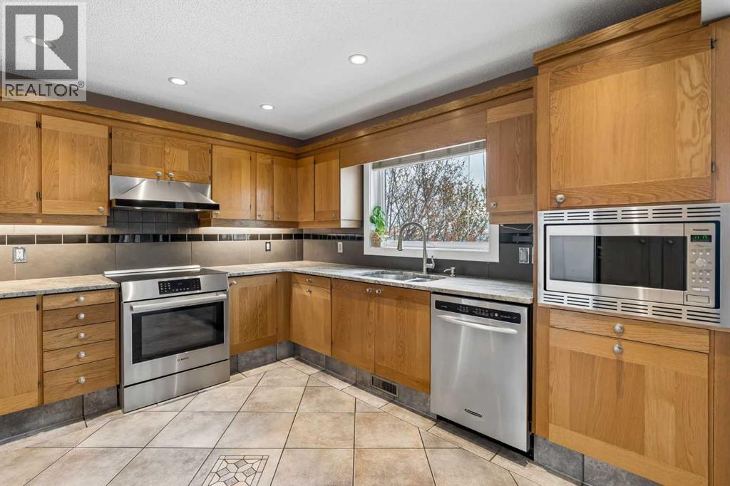 111 Hawksbrow Drive NW, Calgary, Alberta  T3G 3B5 - Photo 9 - A2354486