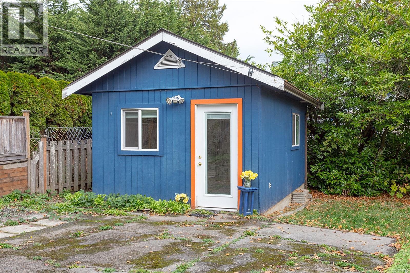 1118 Tolmie Ave