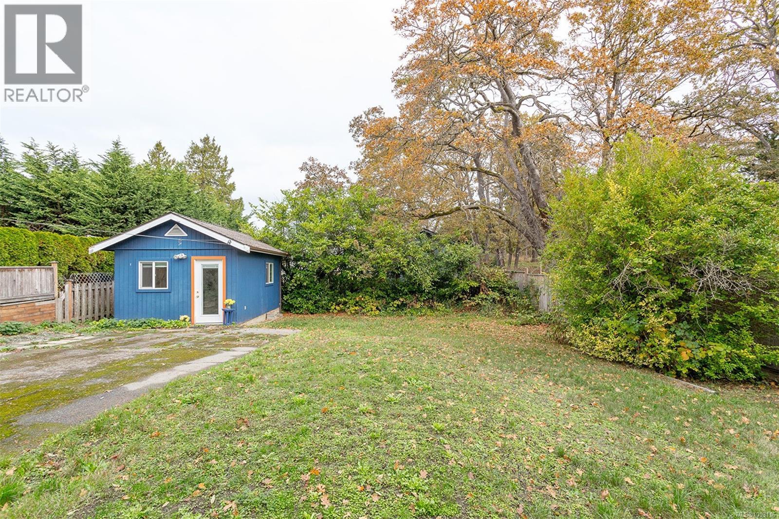 1118 Tolmie Ave