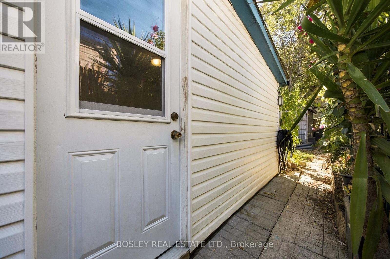 114 Rhodes Avenue, Toronto, Ontario  M4L 3A1 - Photo 35 - E14125090