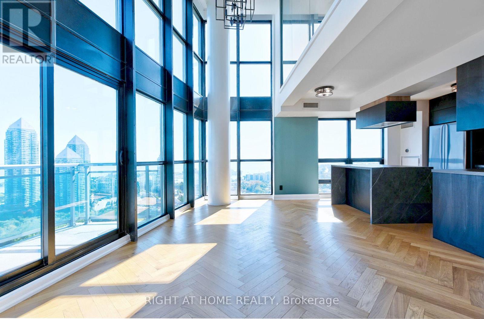 2704 - 155 Legion Road N, Toronto (Mimico), Ontario  M8Y 0A7 - Photo 2 - W14124910