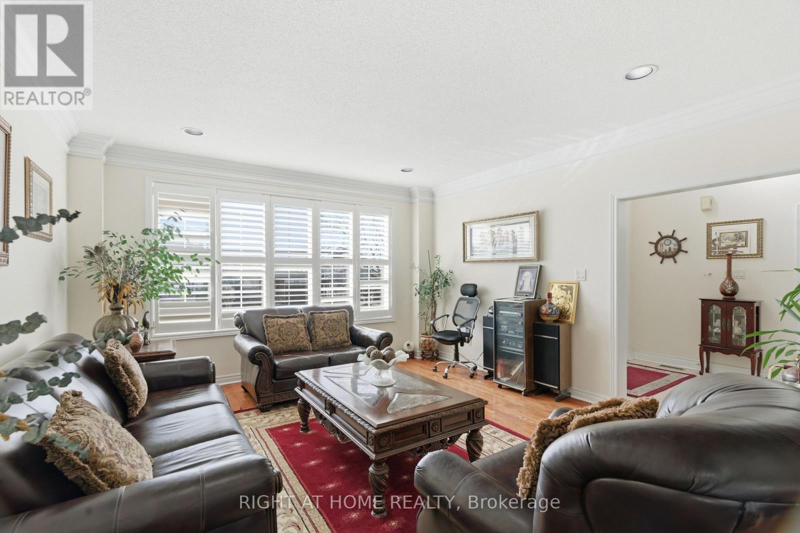 284 Maple Leaf Drive, Toronto, Ontario  M6L 1P3 - Photo 4 - W14124474
