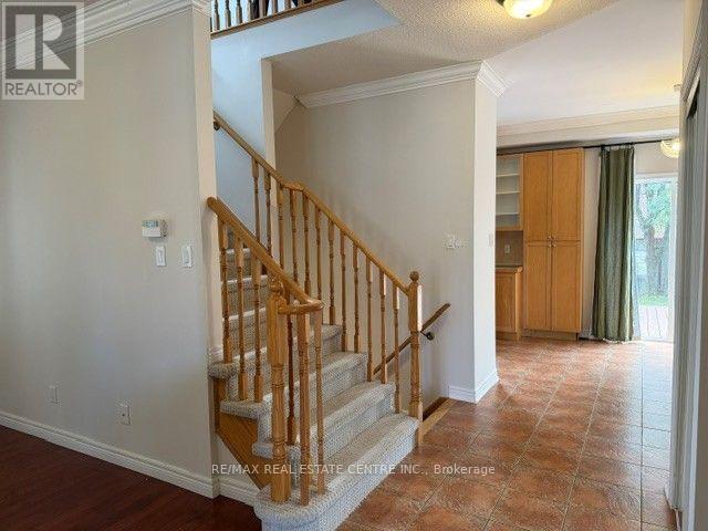 16 Panorama Way, Hamilton, Ontario  L8E 6C6 - Photo 3 - X14124904