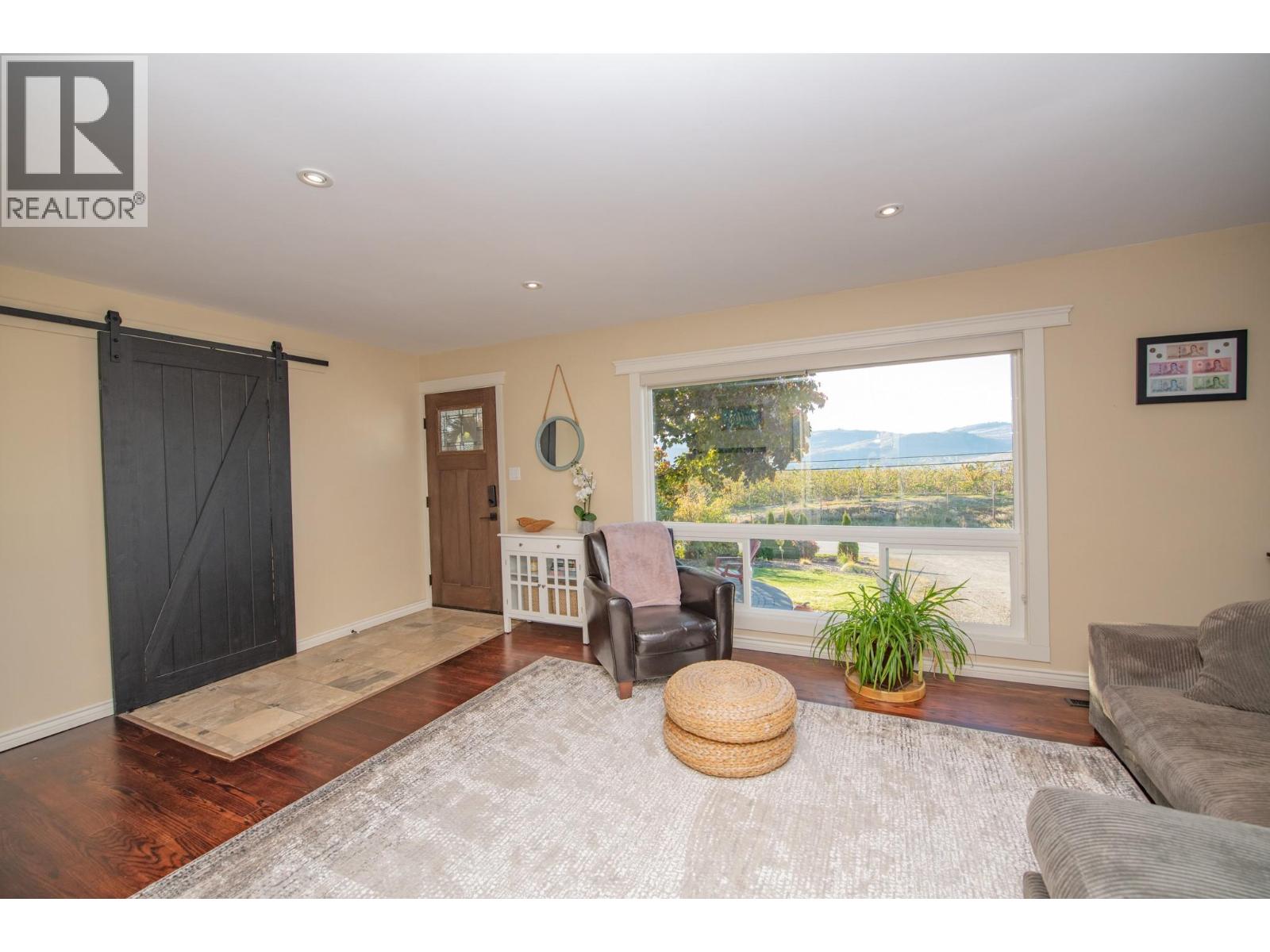 6711 Herry Road, Vernon, British Columbia  V1B 3T4 - Photo 4 - 10404681