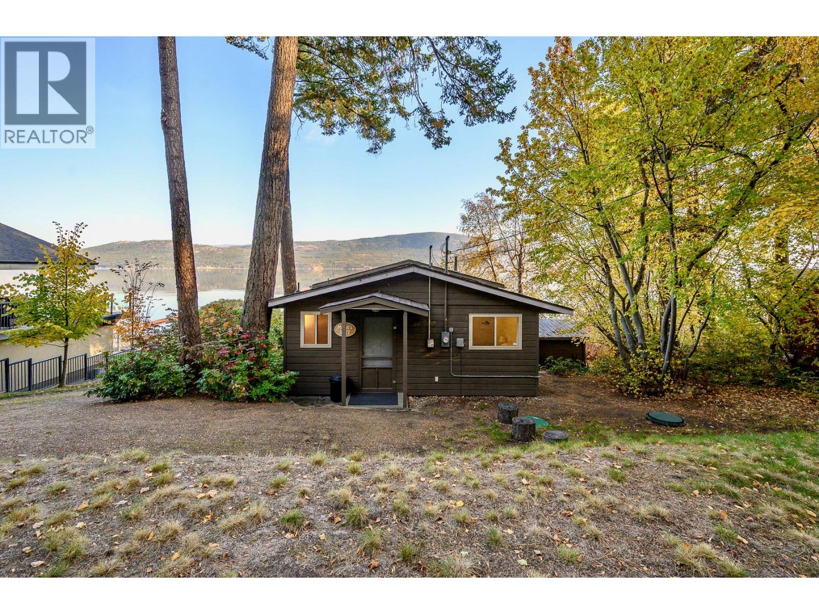 9627 Kilkenny Place, Vernon, British Columbia  V1H 2C4 - Photo 2 - 10385417