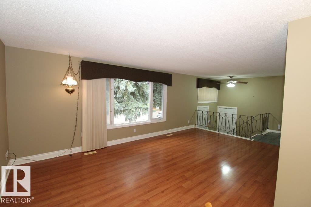 779 Lee Ridge Rd NW, Edmonton, Alberta  T6K 0P6 - Photo 14 - E4514539