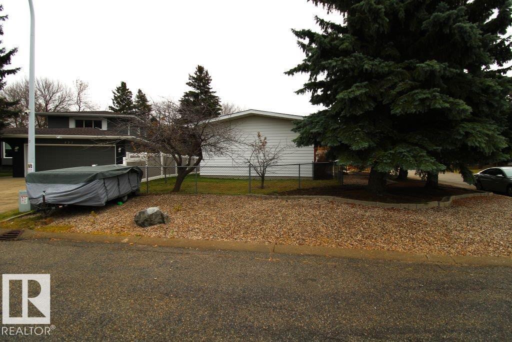 779 Lee Ridge Rd NW, Edmonton, Alberta  T6K 0P6 - Photo 3 - E4514539