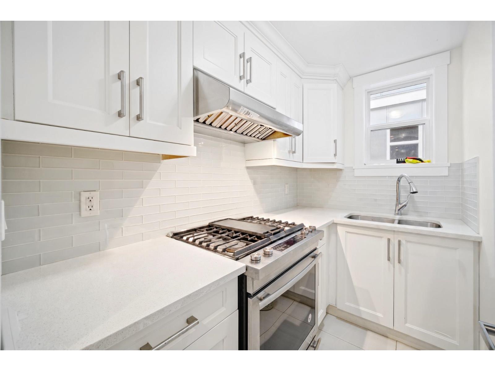 13766 North Bluff Road, White Rock, British Columbia  V4B 3B9 - Photo 7 - R3178888