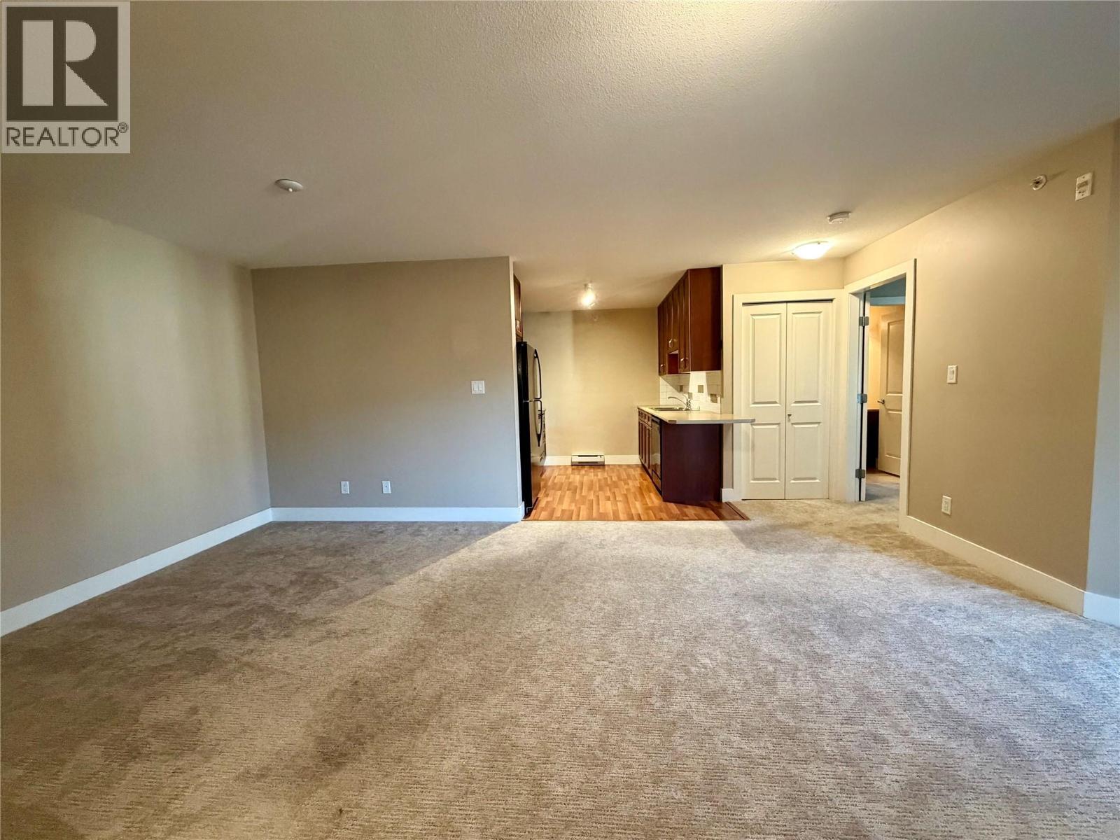 246 Hastings Avenue Unit# 402, Penticton, British Columbia  V2A 2V6 - Photo 4 - 10404408