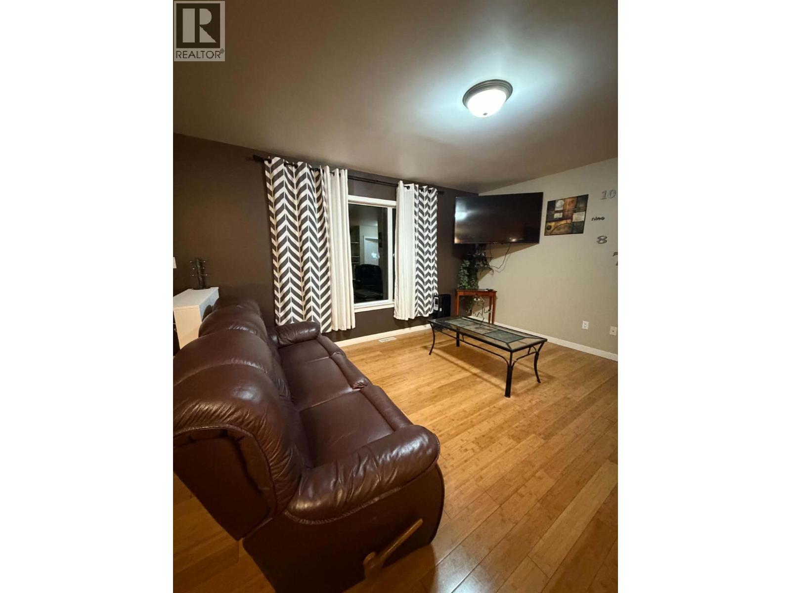 869 106 Avenue, Dawson Creek, British Columbia  V1G 2N6 - Photo 3 - 10404632