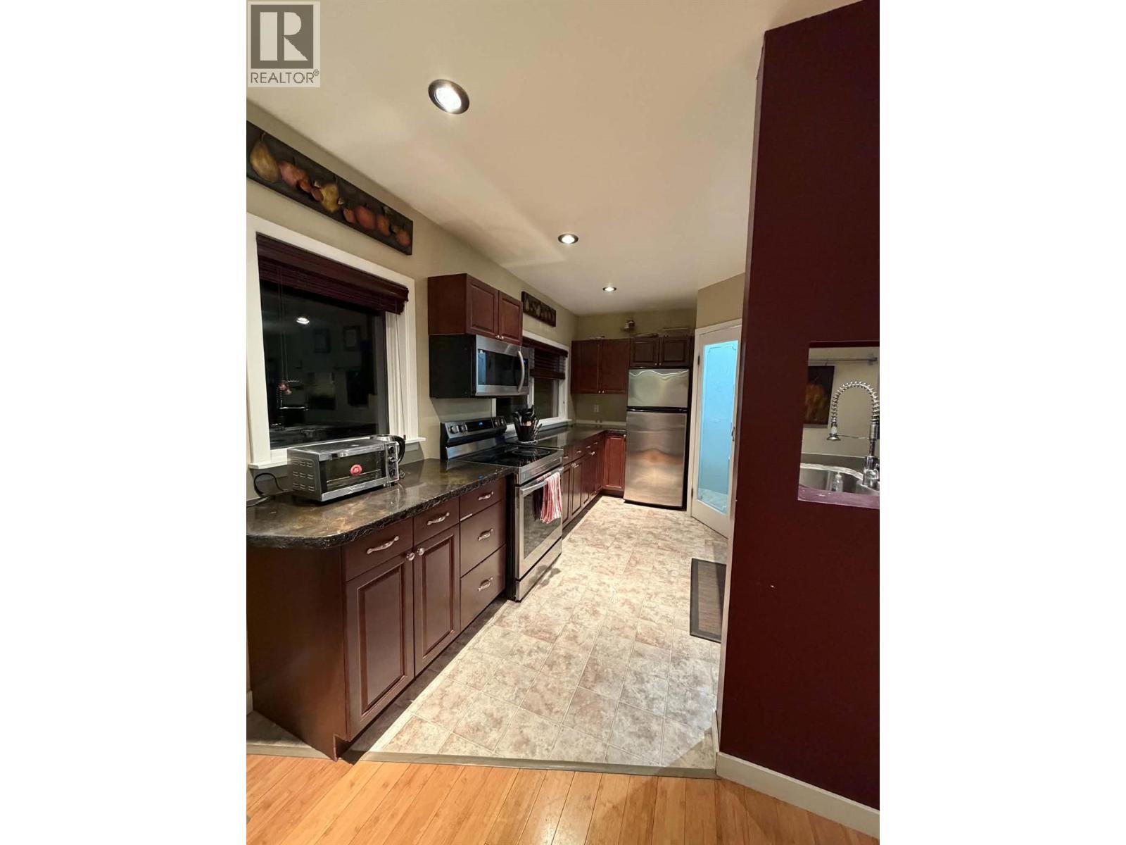 869 106 Avenue, Dawson Creek, British Columbia  V1G 2N6 - Photo 11 - 10404632