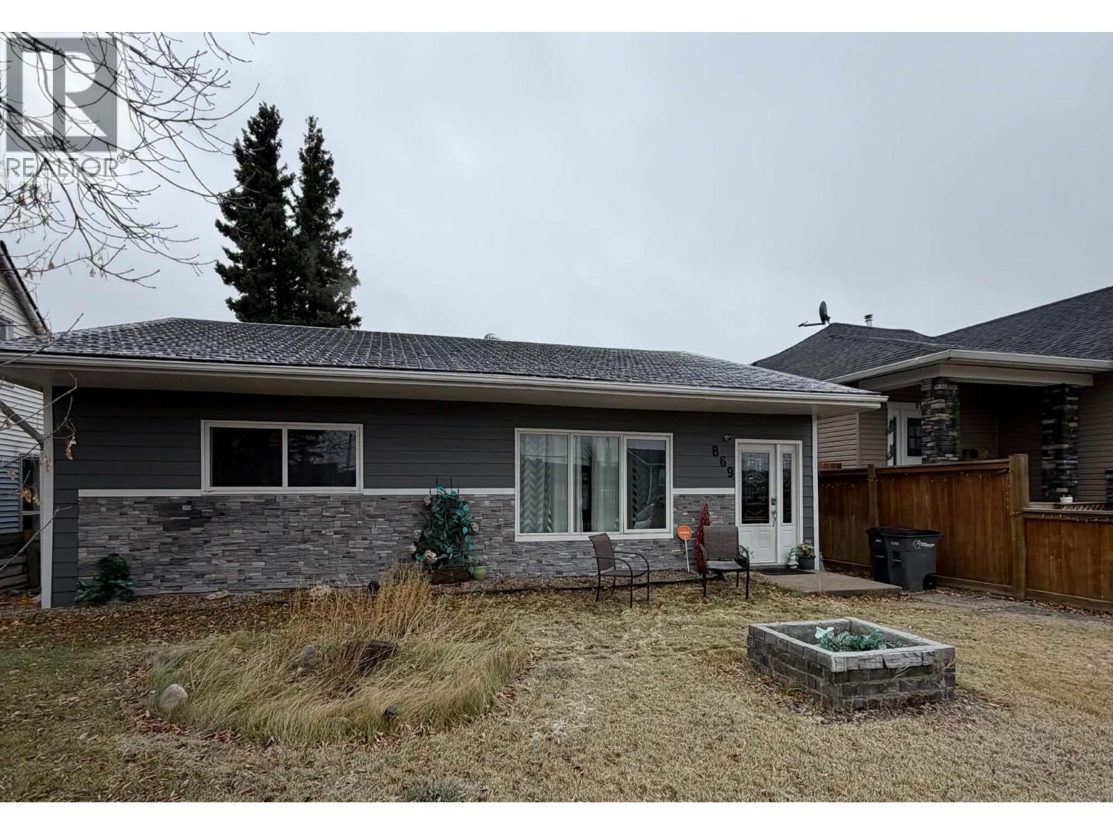 869 106 Avenue, Dawson Creek, British Columbia