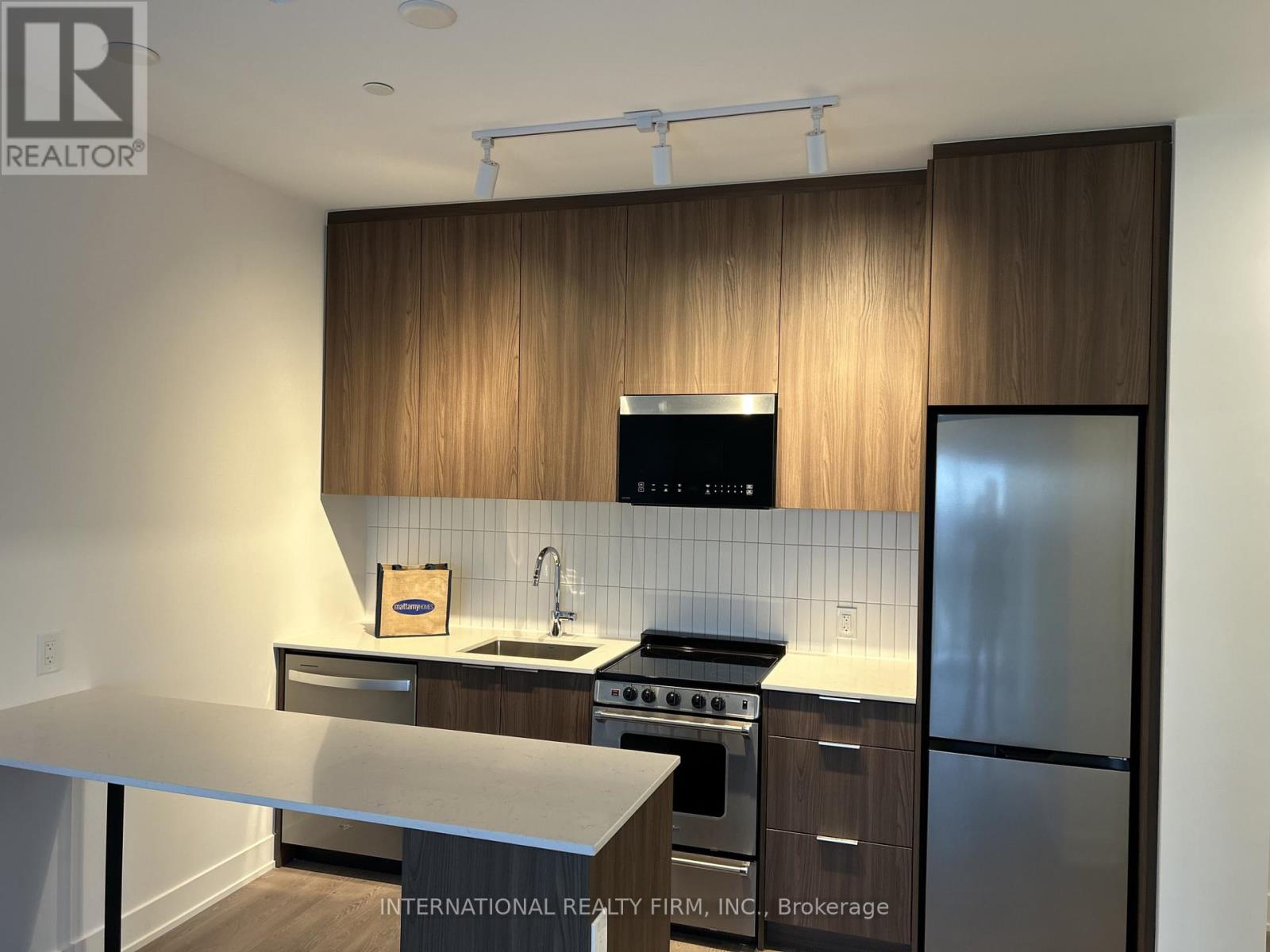 705 - 3008 William Cutmore Boulevard, Oakville, Ontario  L6H 8A4 - Photo 12 - W14125142
