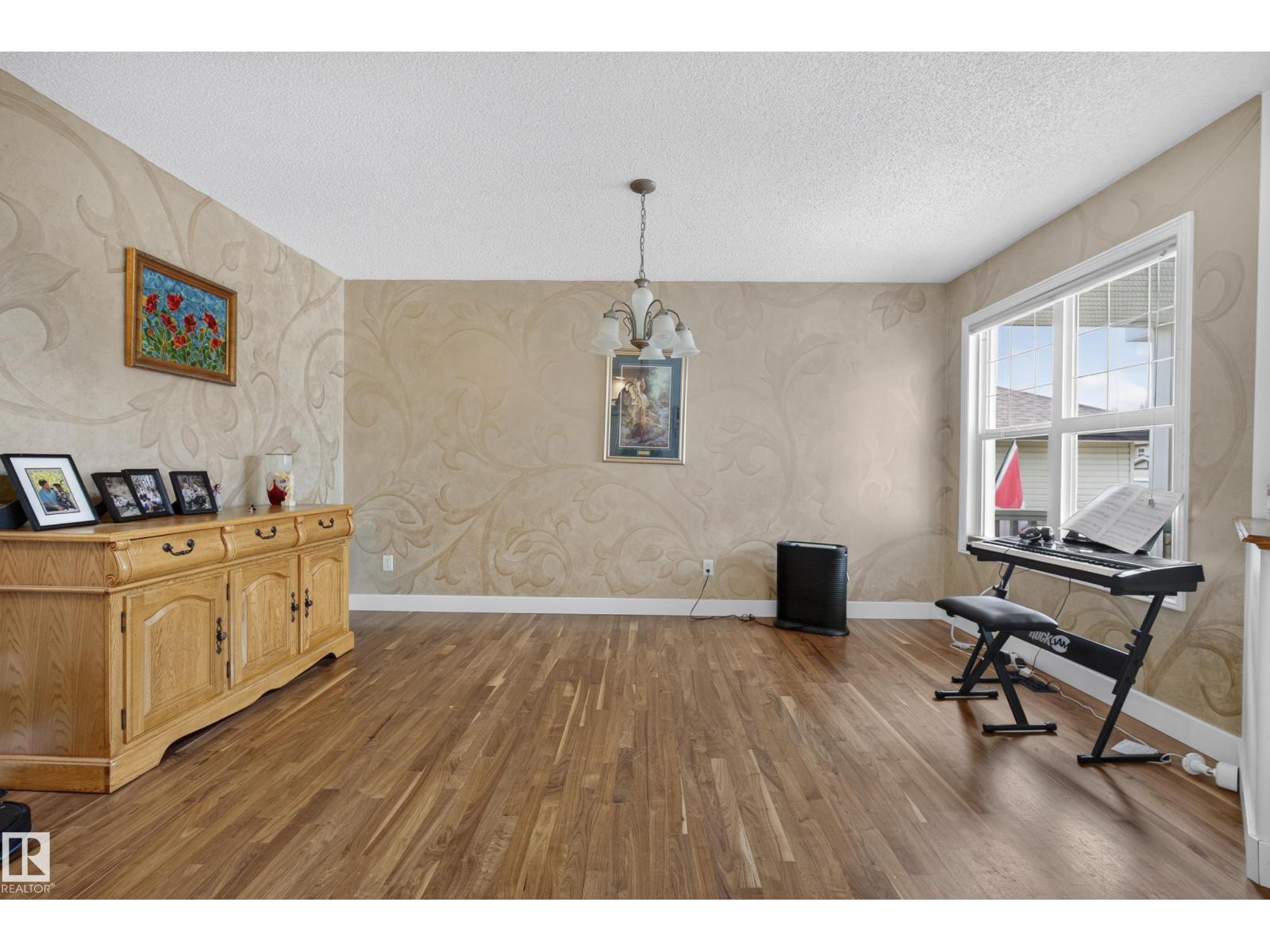 114 EASTGATE WY