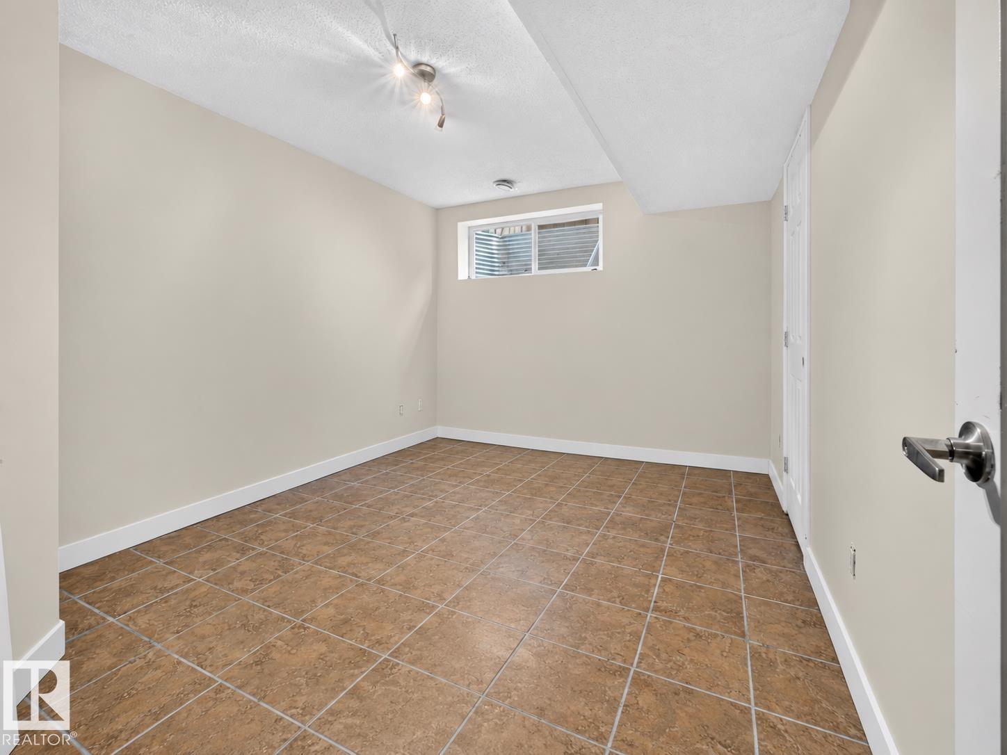 114 EASTGATE WY