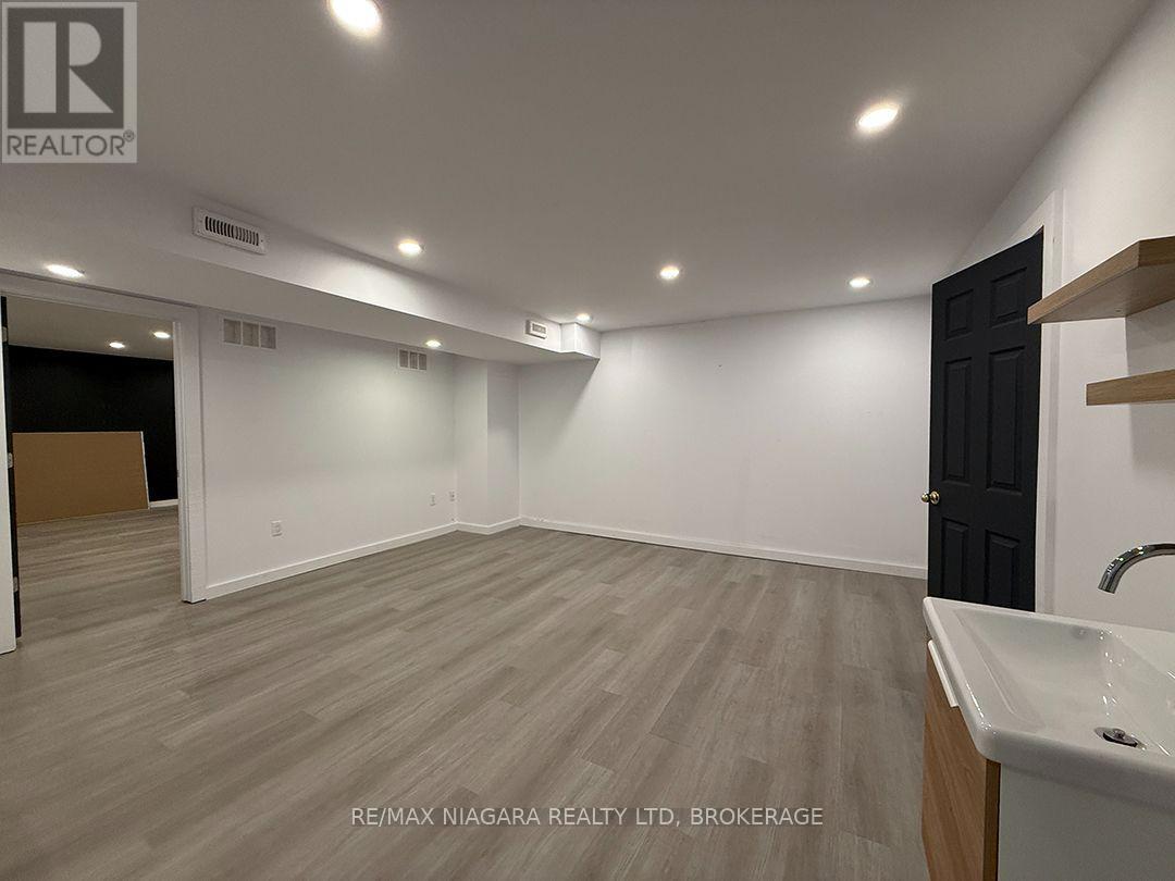 15 Clarence Street, Port Colborne, Ontario  L3K 3E7 - Photo 6 - X14125392