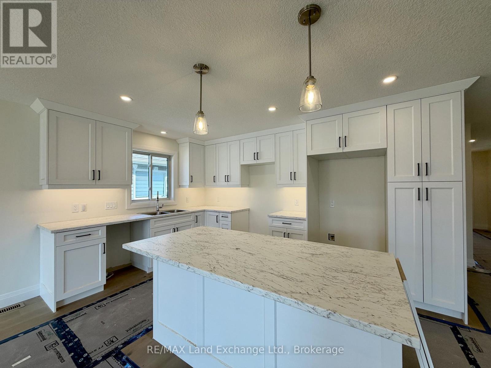 448 Burnside Street, Saugeen Shores, Ontario  N0H 2C3 - Photo 5 - X12443427