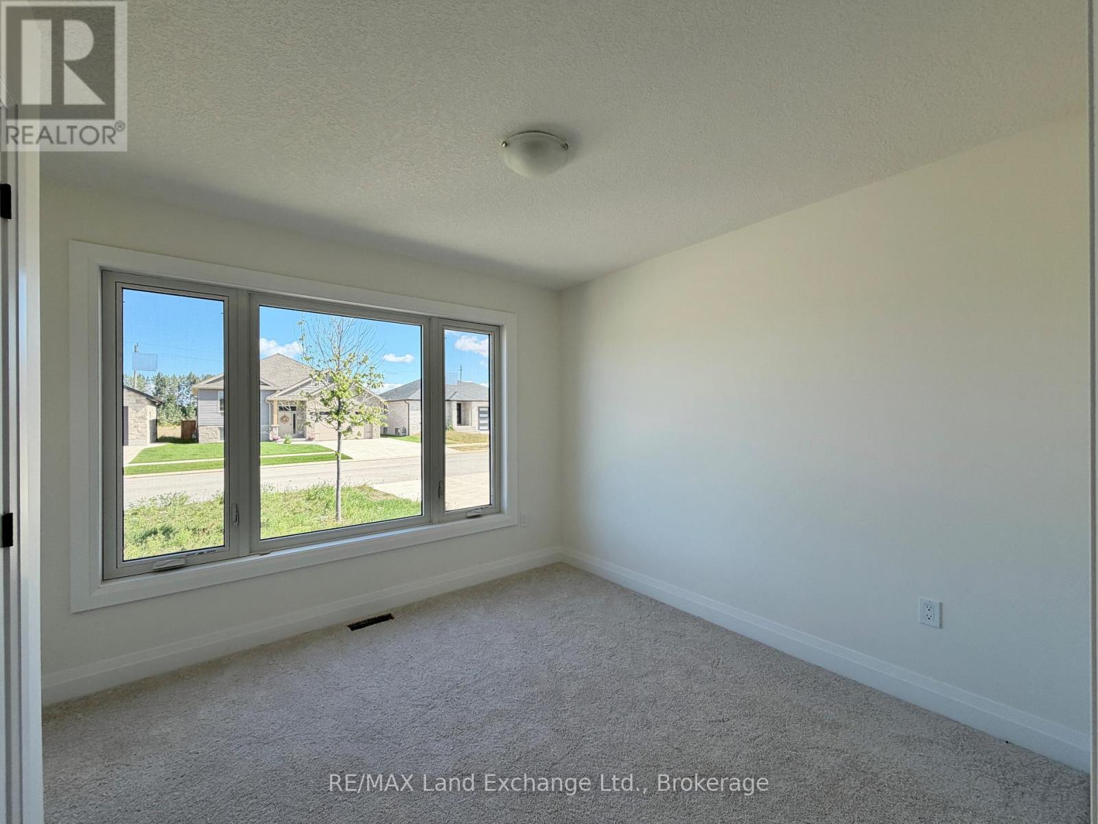 448 Burnside Street, Saugeen Shores, Ontario  N0H 2C3 - Photo 2 - X12443427