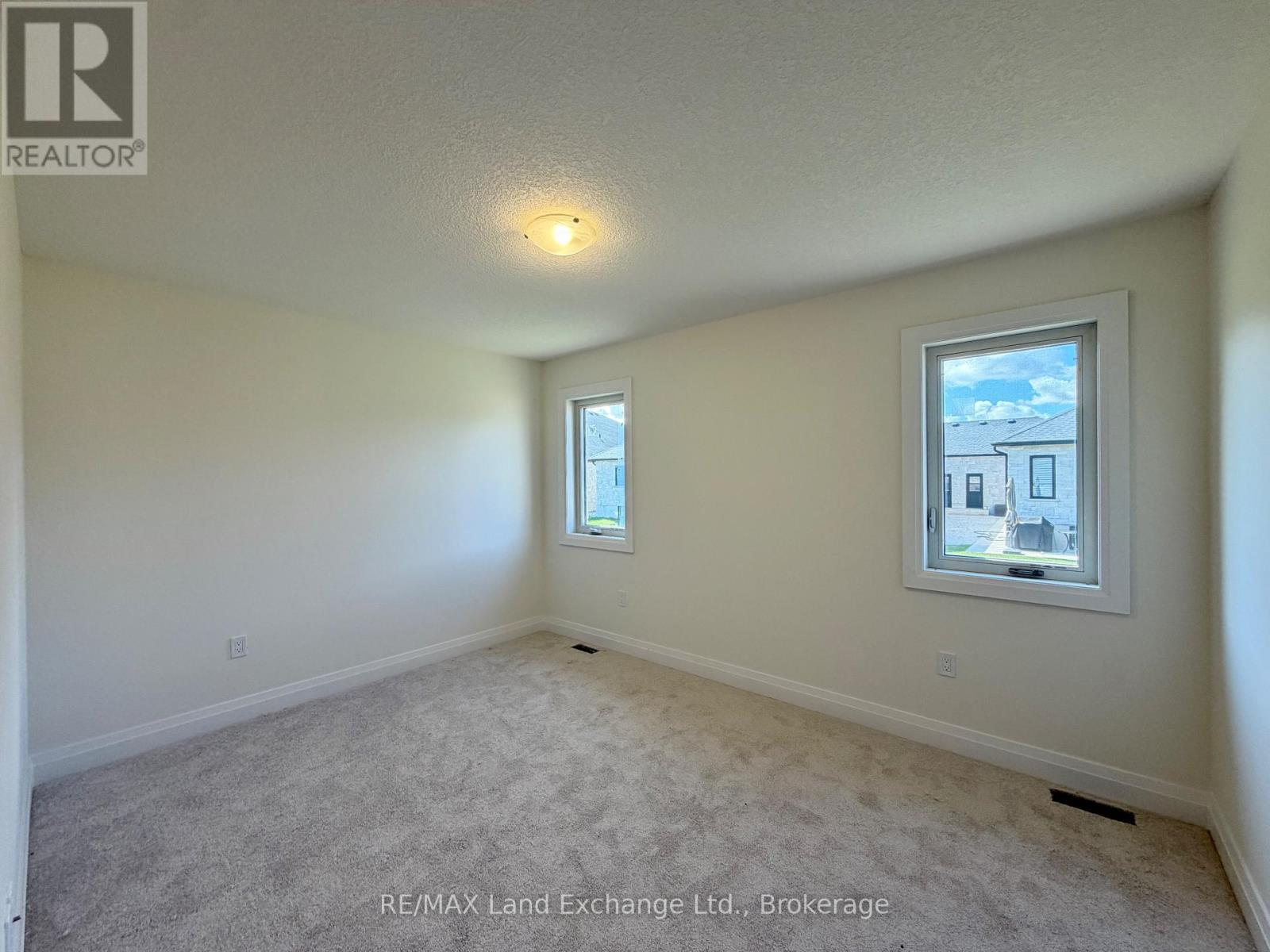 448 Burnside Street, Saugeen Shores, Ontario  N0H 2C3 - Photo 7 - X12443427