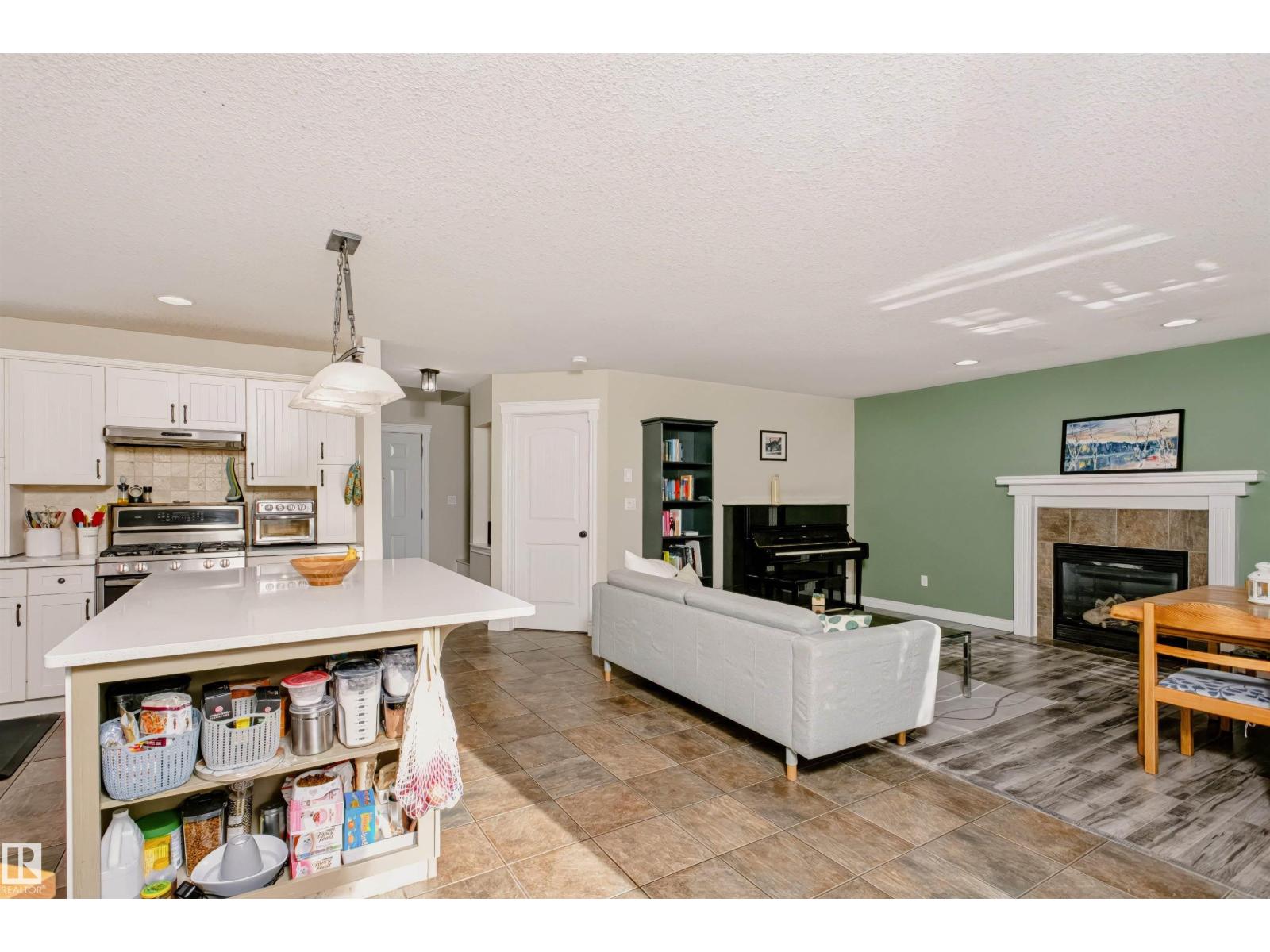 5468 THIBAULT WD NW
